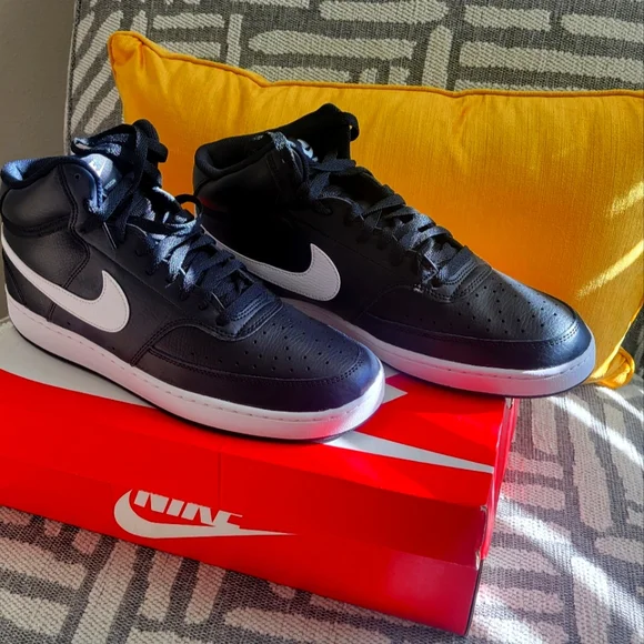 *BRAND NEW with Original Box* Men's Nike Tennis Shoes - Picture 1 of 5